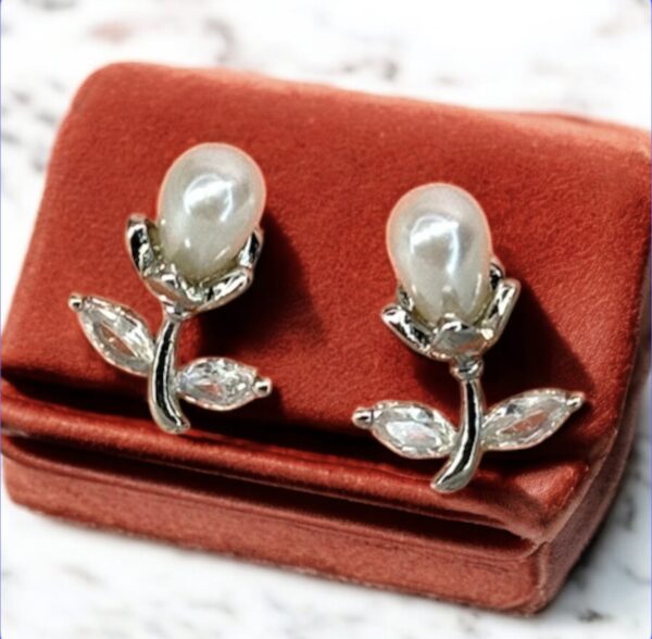 Pearl Flower Crystal Earrings - Image 2